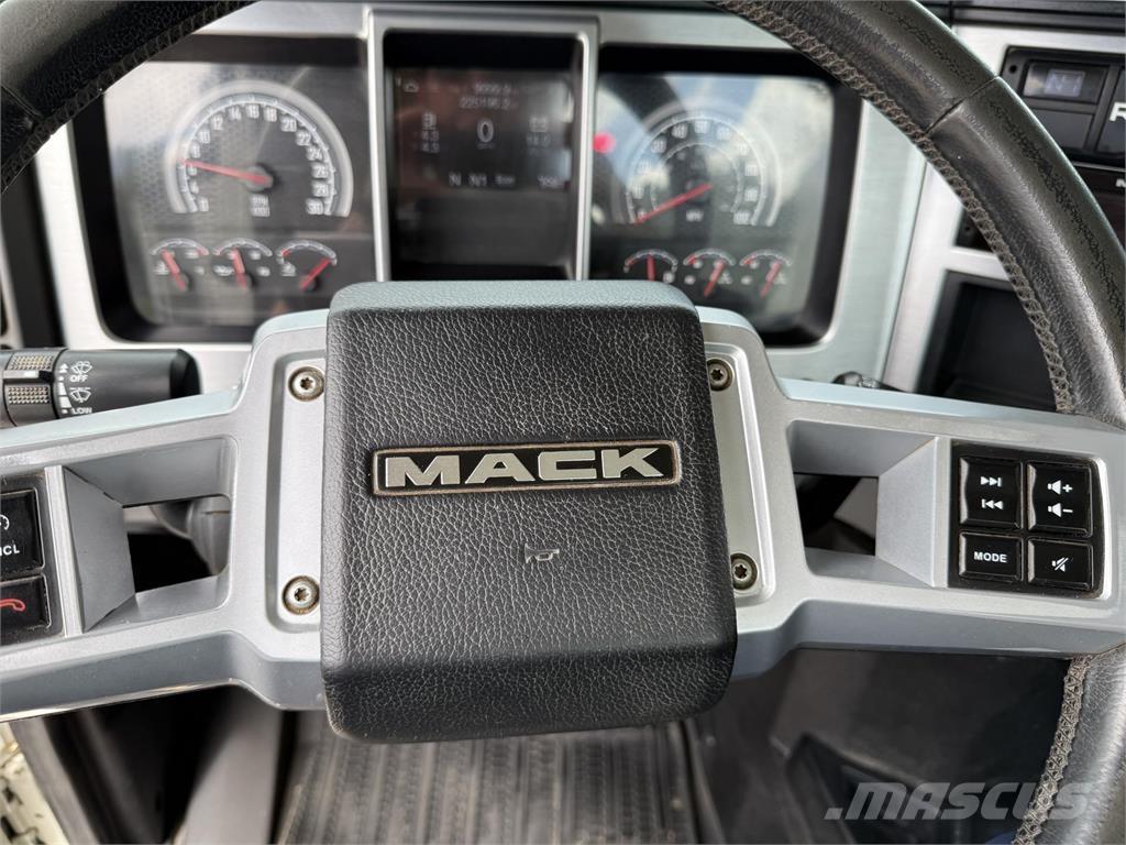 Mack PI64T Tracteur routier