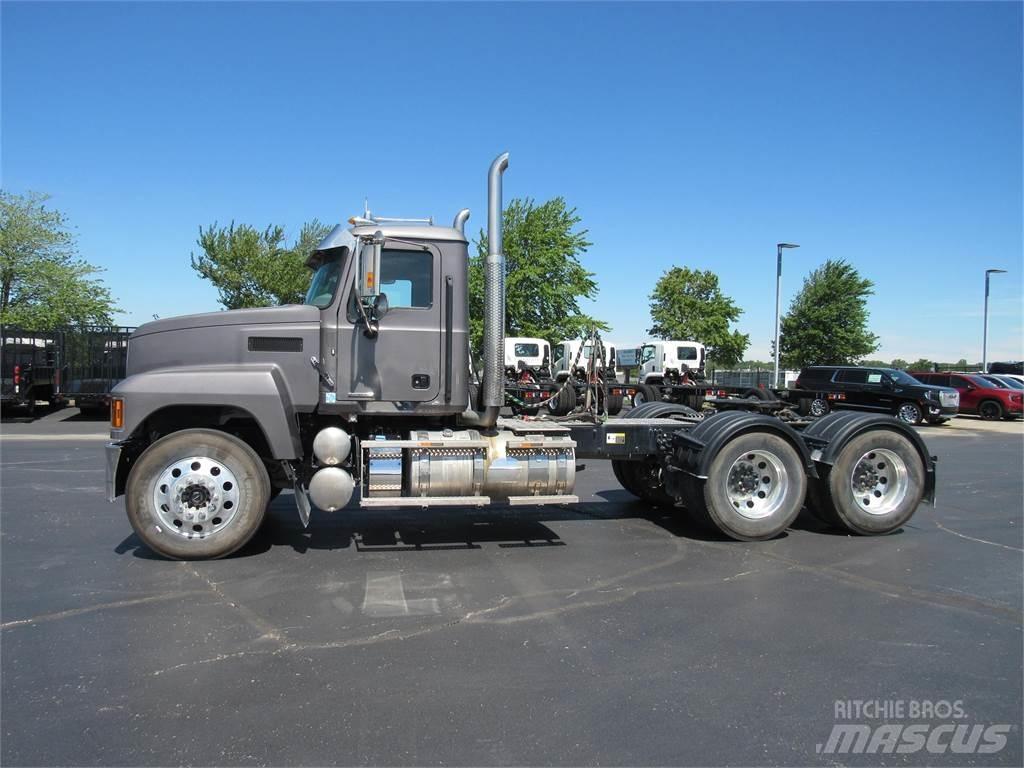 Mack PI64T Tracteur routier
