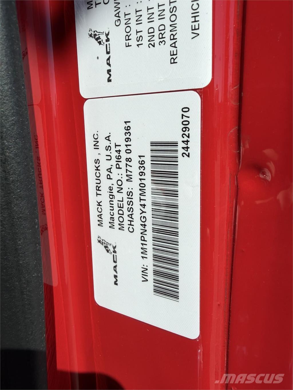 Mack PI64T Tracteur routier