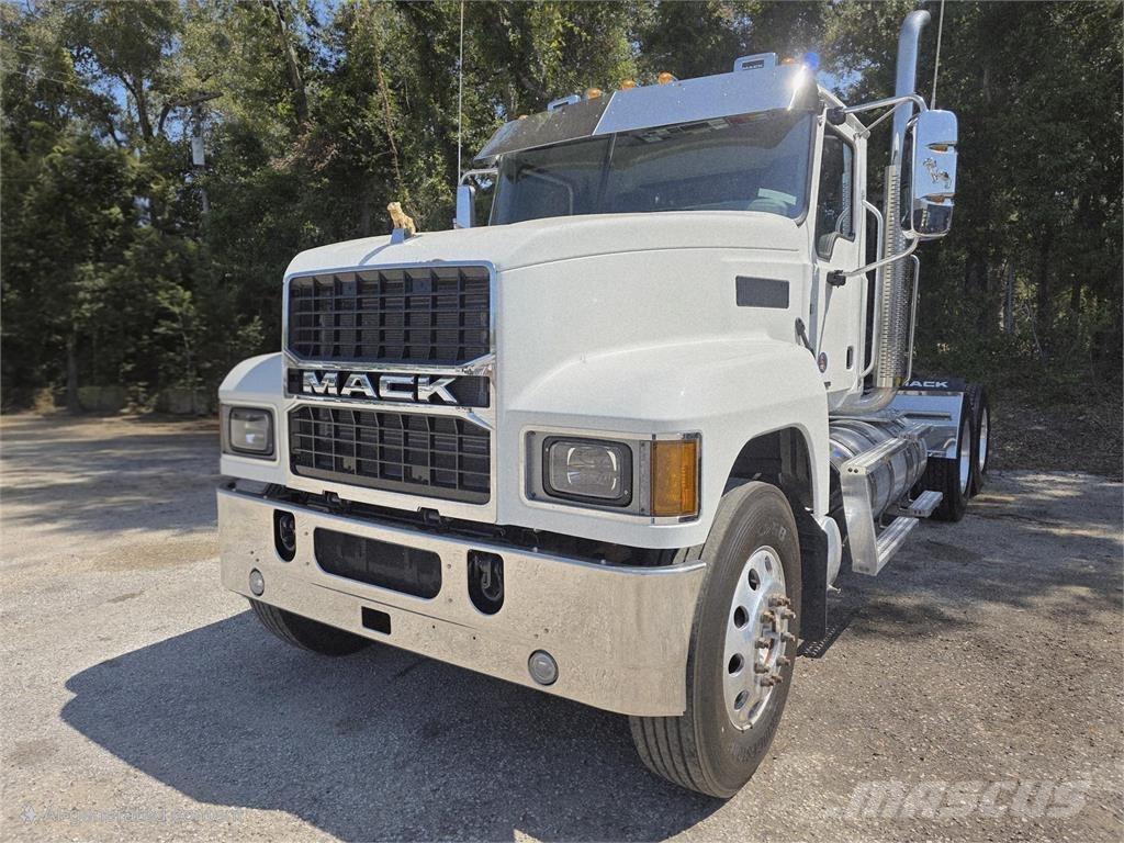 Mack PI64T Tracteur routier
