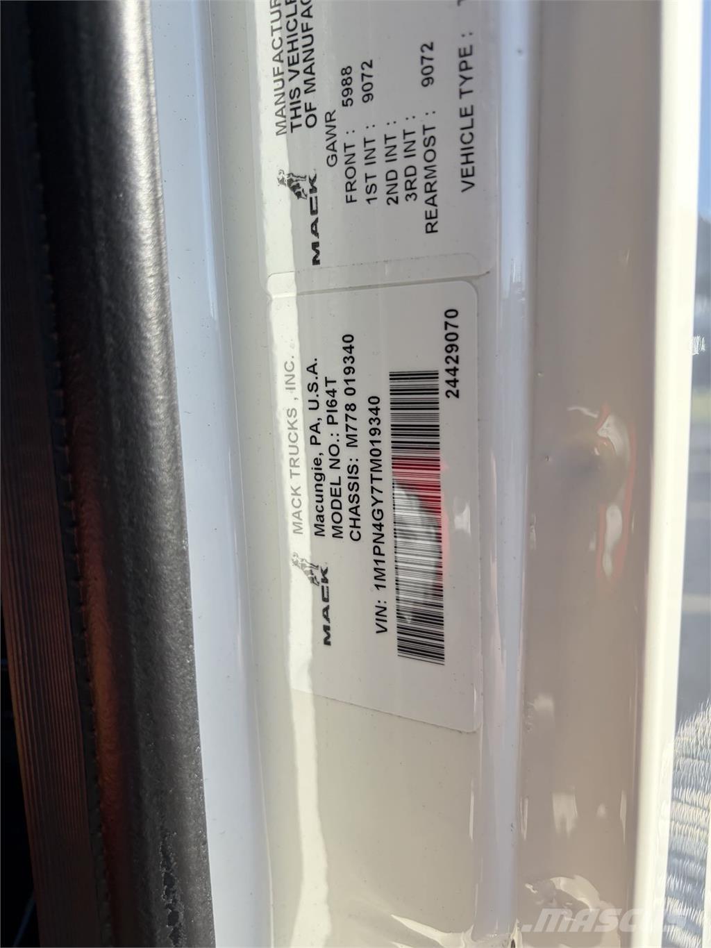 Mack PI64T Tracteur routier