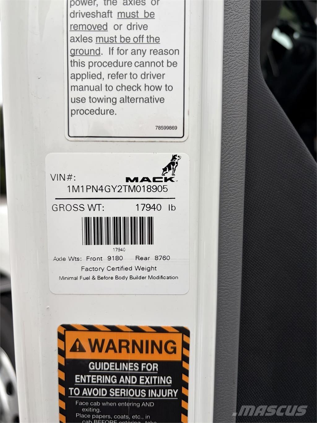 Mack PI64T Tracteur routier