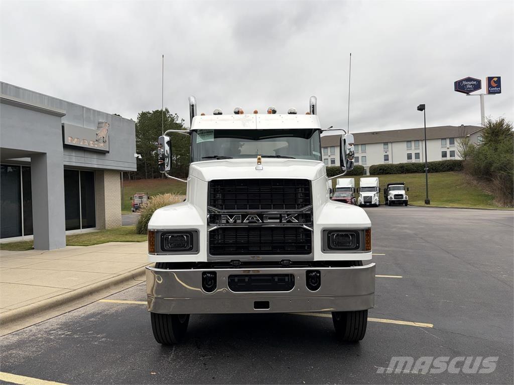 Mack PI64T Tracteur routier