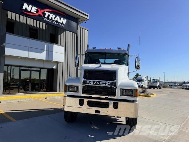 Mack PI64T Tracteur routier
