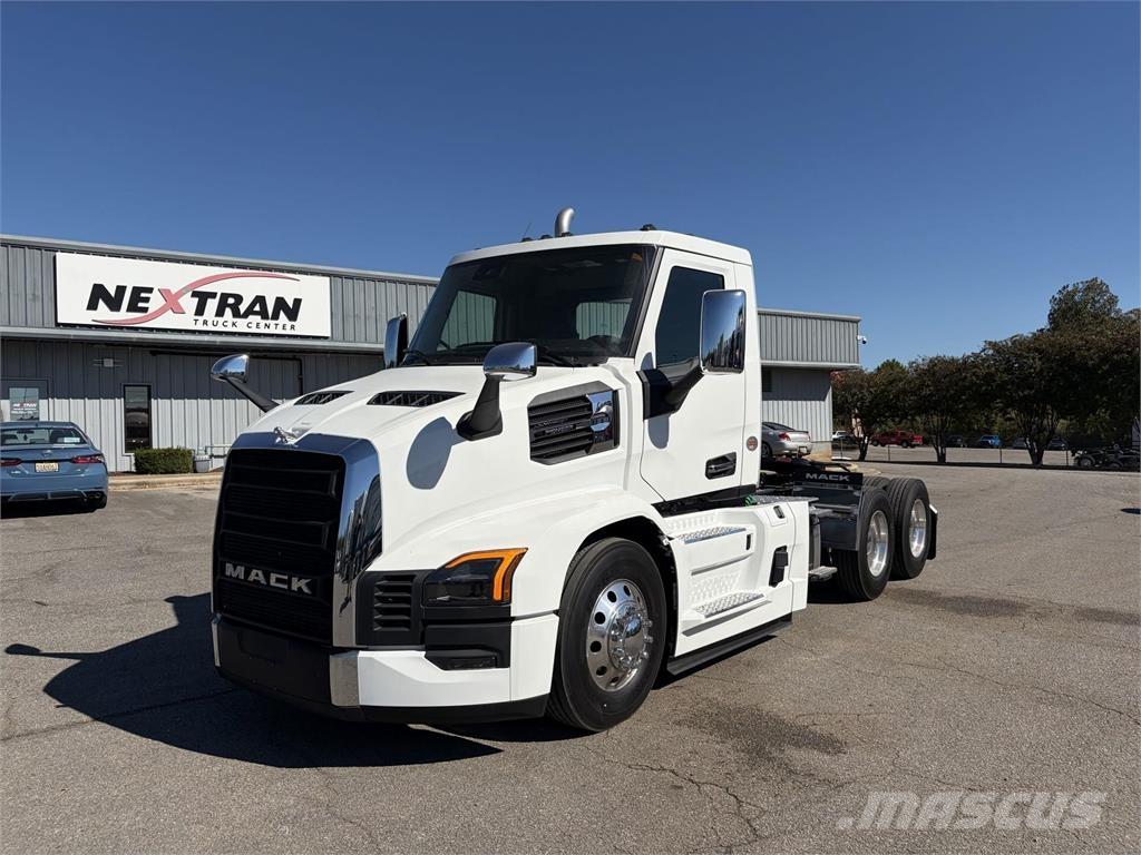 Mack PR64T Tracteur routier