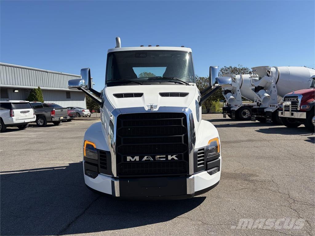 Mack PR64T Tracteur routier