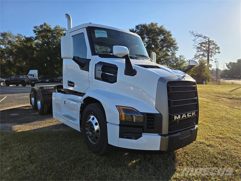 Mack PR64T Tracteur routier