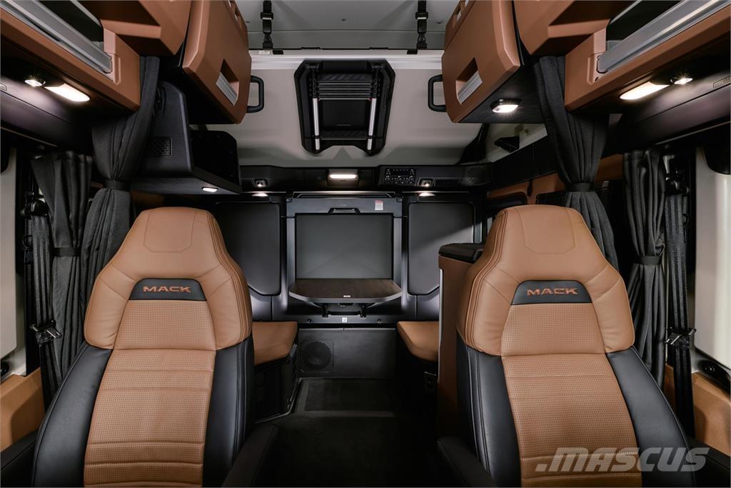 Mack PR64T Tracteur routier