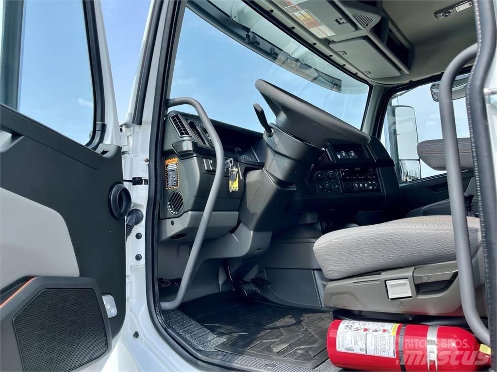Volvo VHD64F300 Camion benne