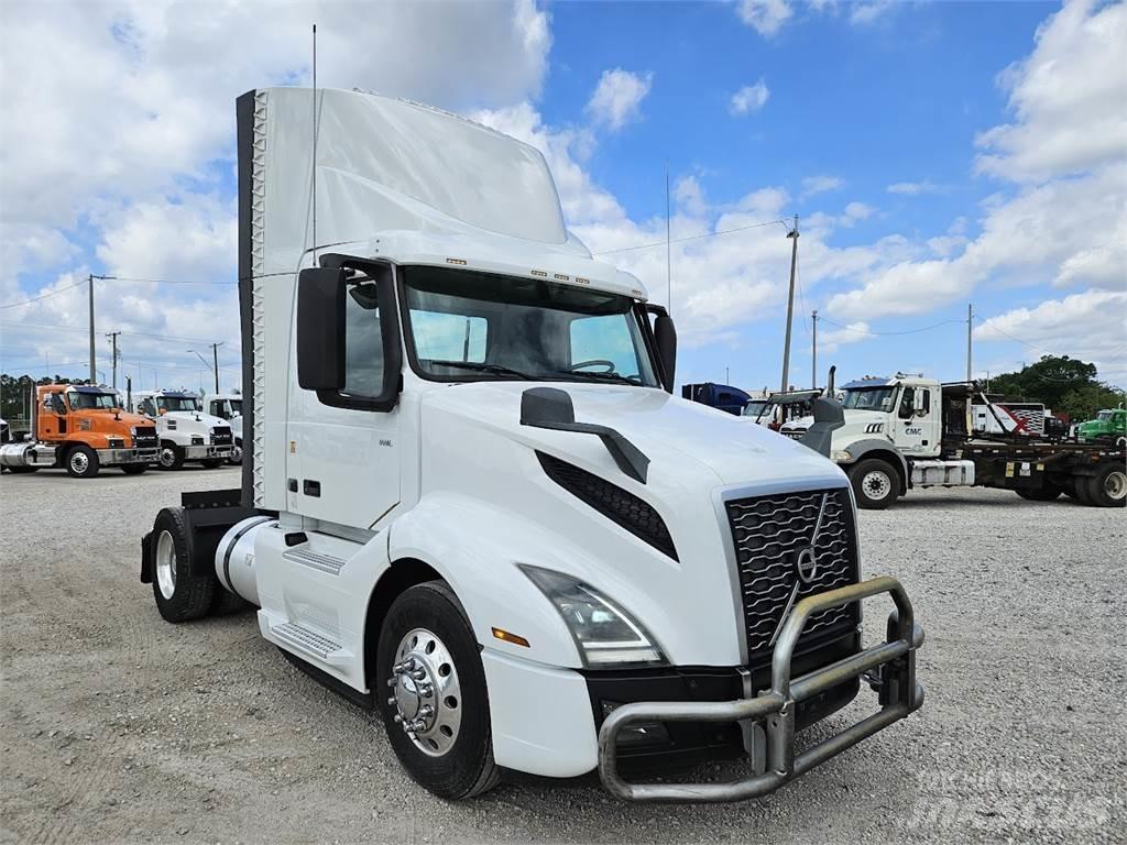 Volvo VNL42T300 Tracteur routier