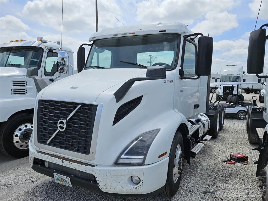 Volvo VNL64T300 Tracteur routier