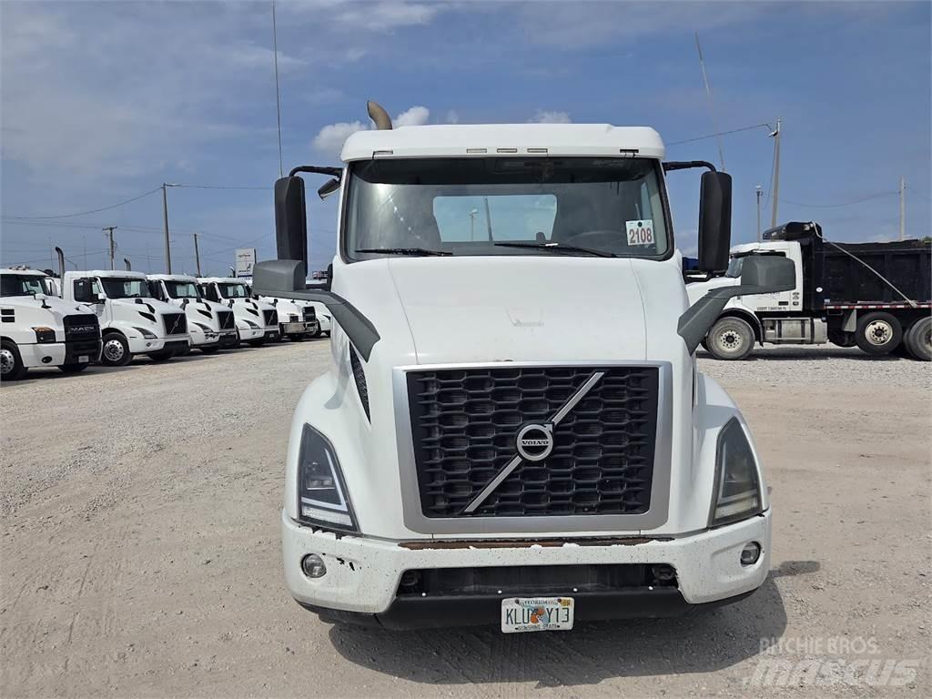 Volvo VNL64T300 Tracteur routier