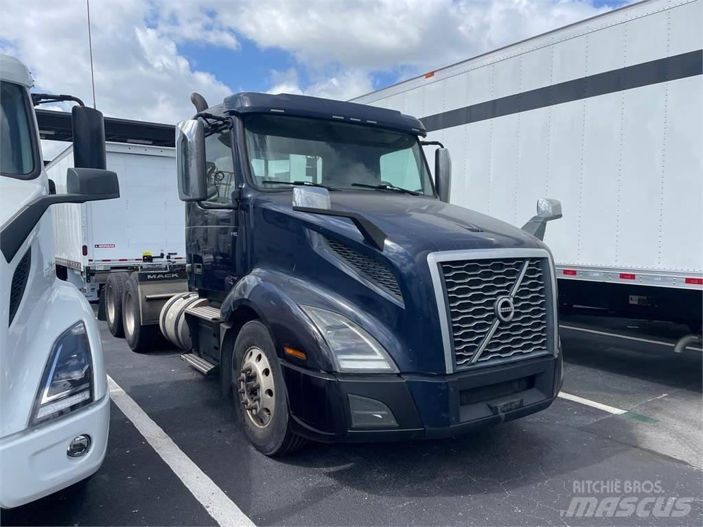 Volvo VNL64T300 Tracteur routier
