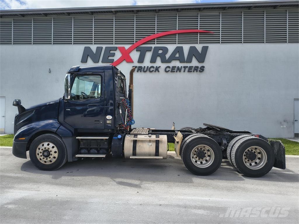Volvo VNL64T300 Tracteur routier