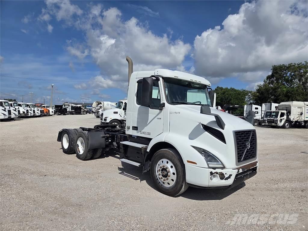 Volvo VNL64T300 Tracteur routier