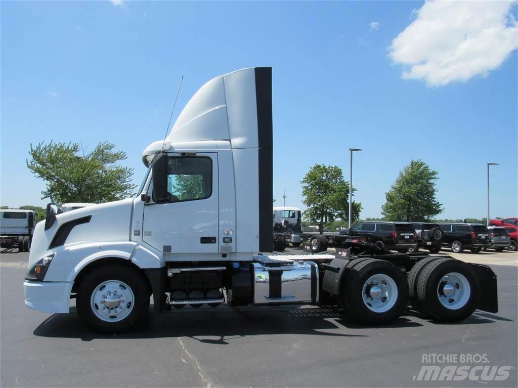 Volvo VNL64T300 Tracteur routier