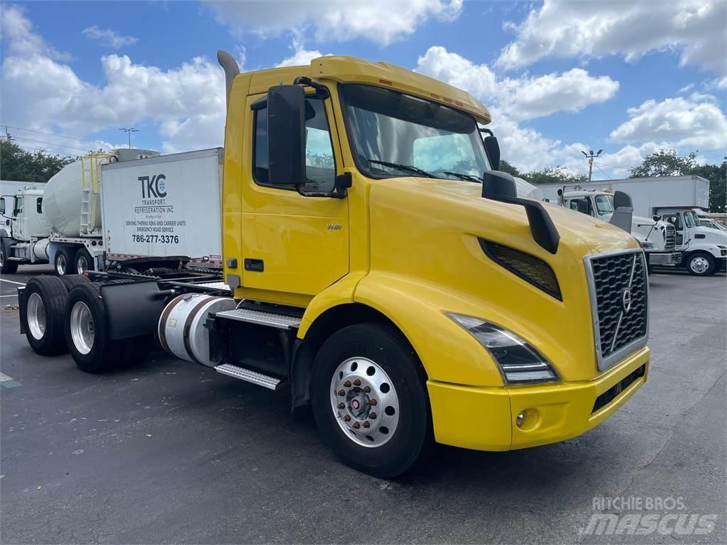 Volvo VNR64T300 Tracteur routier