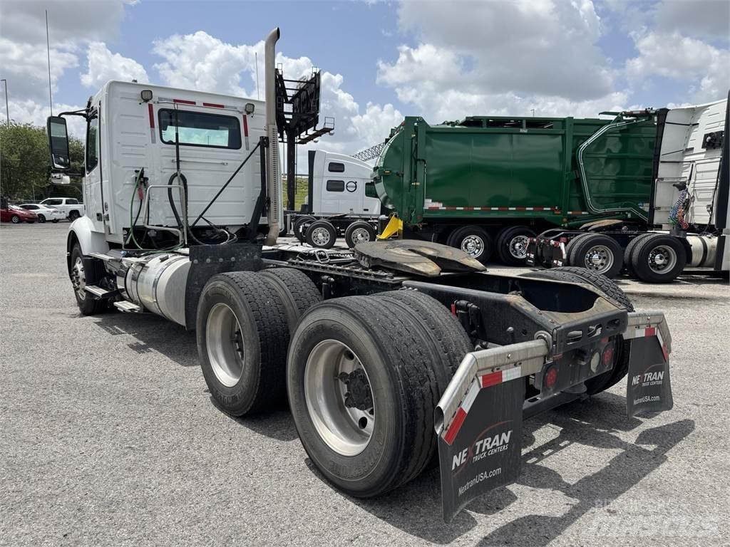 Volvo VNR64T300 Tracteur routier