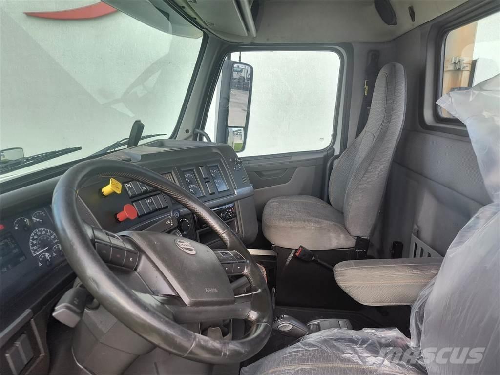 Volvo VNR64T300 Tracteur routier