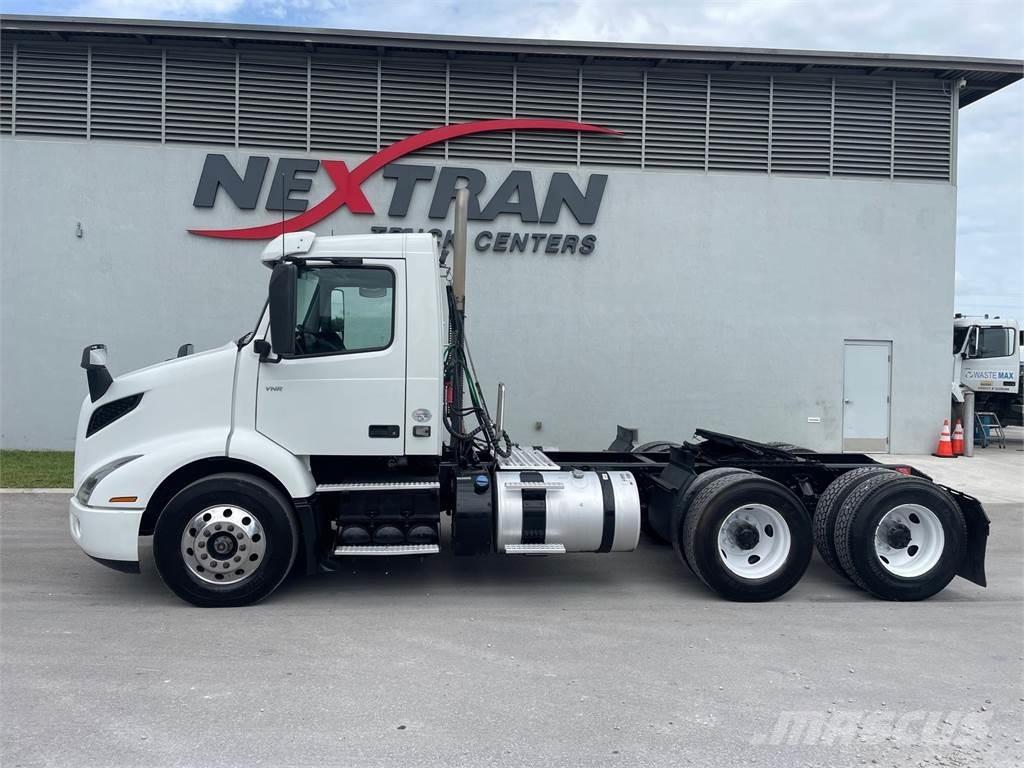 Volvo VNR64T300 Tracteur routier