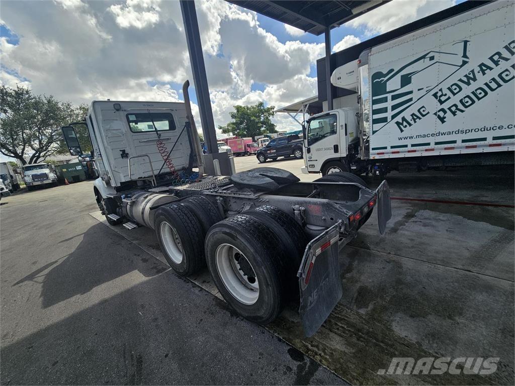 Volvo VNR64T300 Tracteur routier
