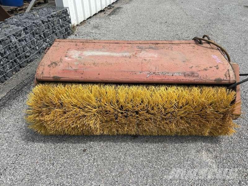  AUTRE 1700mm Camion balayeur