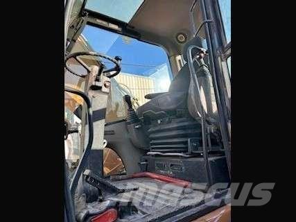 CASE WX210 Pelle sur pneus