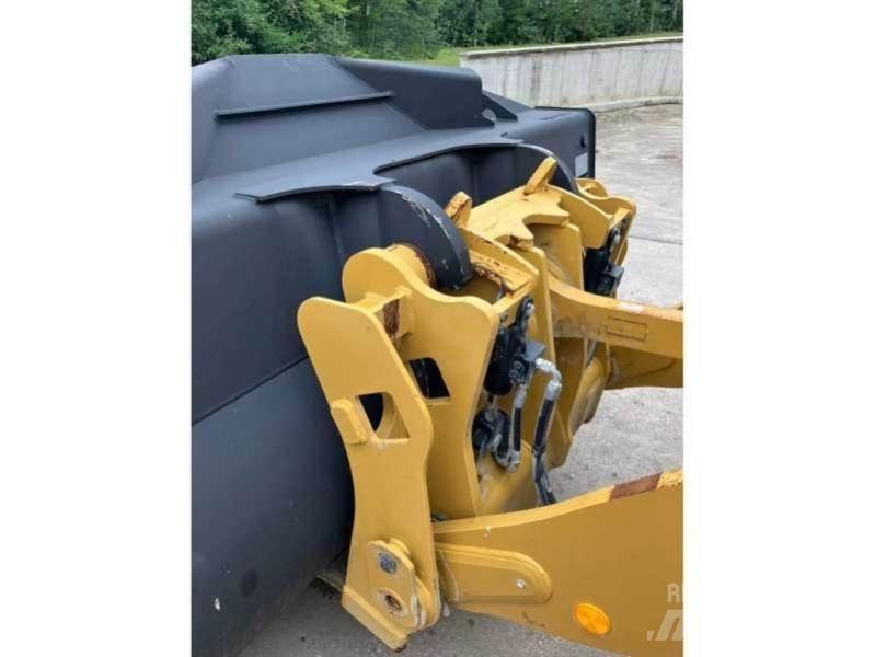 CAT 938M Chargeuse sur pneus