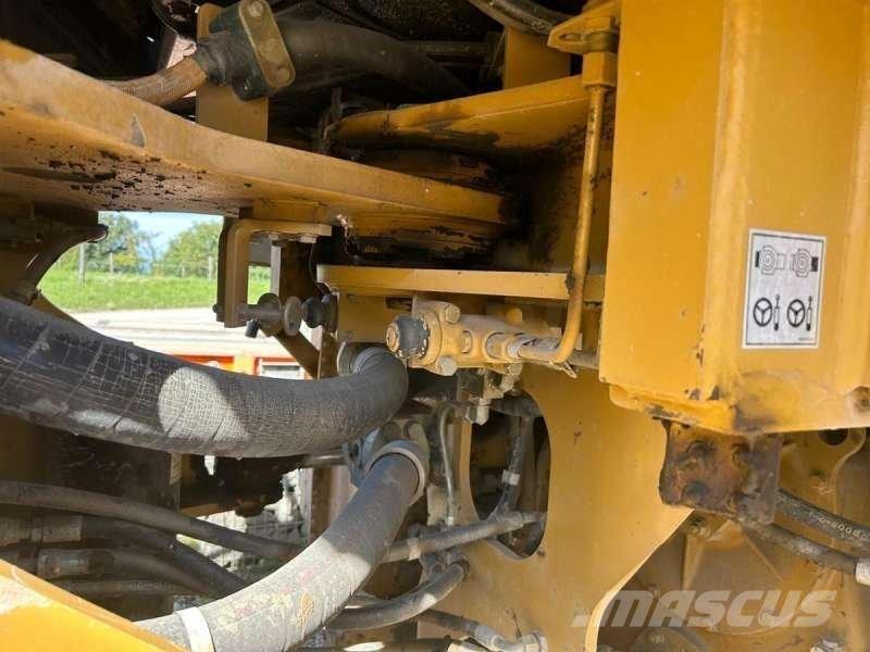 CAT 966G Chargeuse sur pneus
