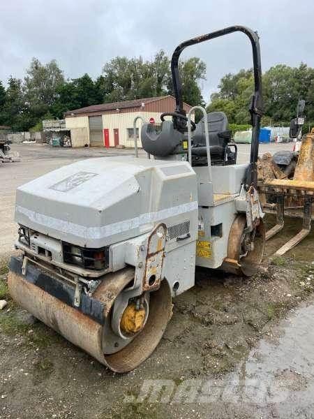 CAT CB224 Compacteur de sol