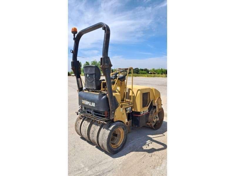 CAT CB225D Compacteur de sol