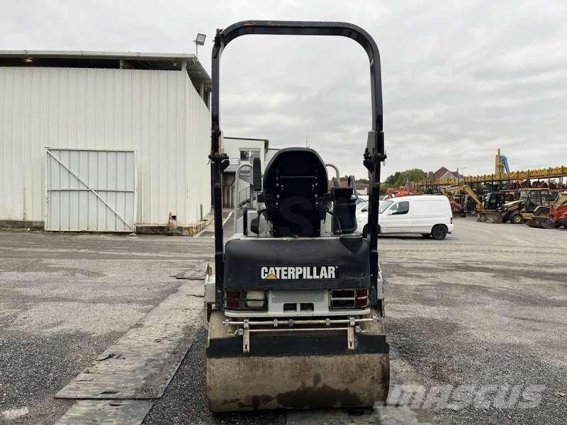 CAT CB24 Compacteur de sol