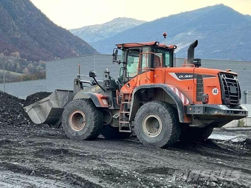 Doosan DL300 Chargeuse sur pneus