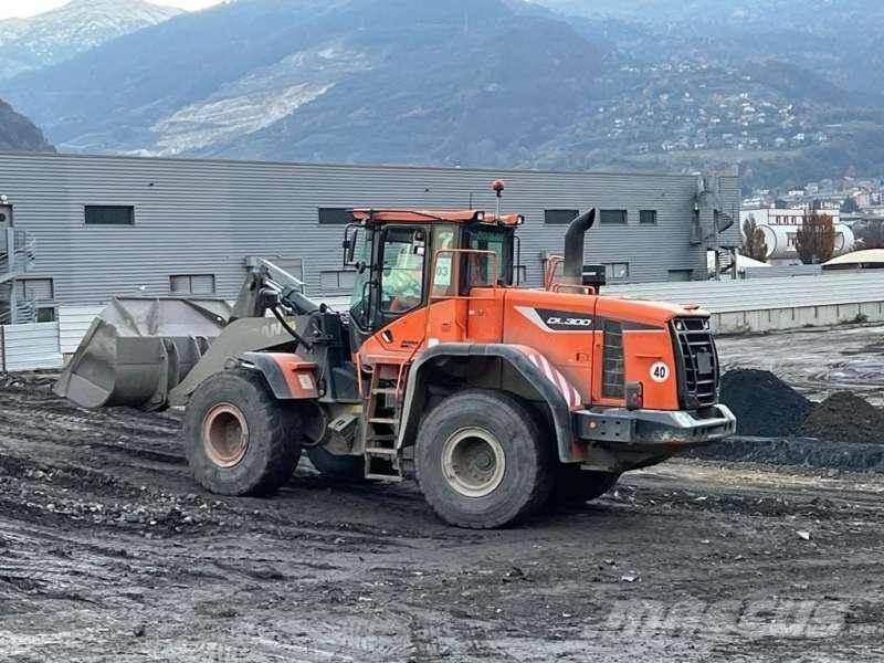 Doosan DL300 Chargeuse sur pneus