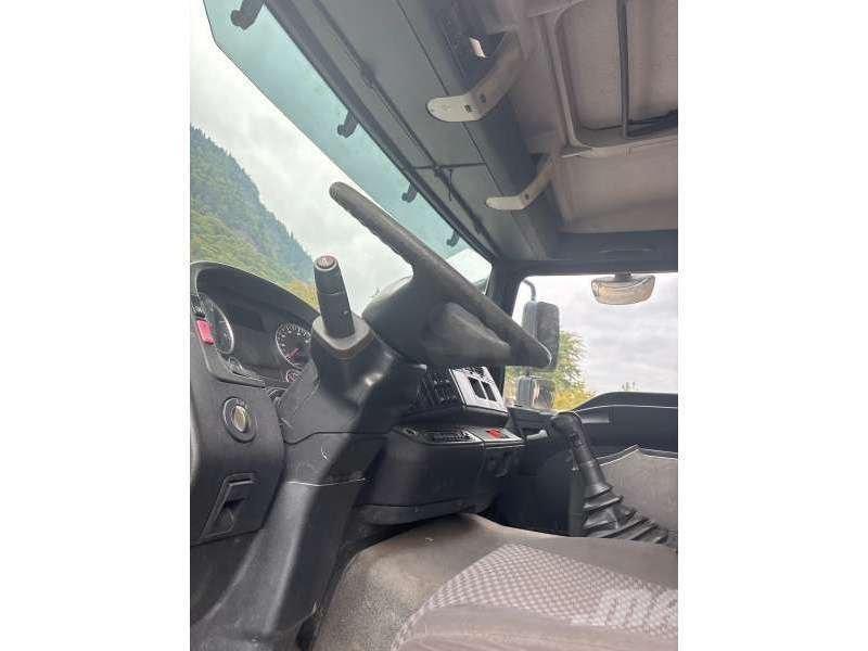 MAN 26/440 Camion benne