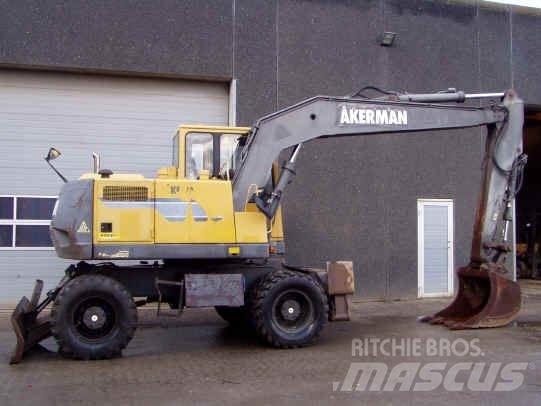 Åkerman EW150 Pelle sur pneus