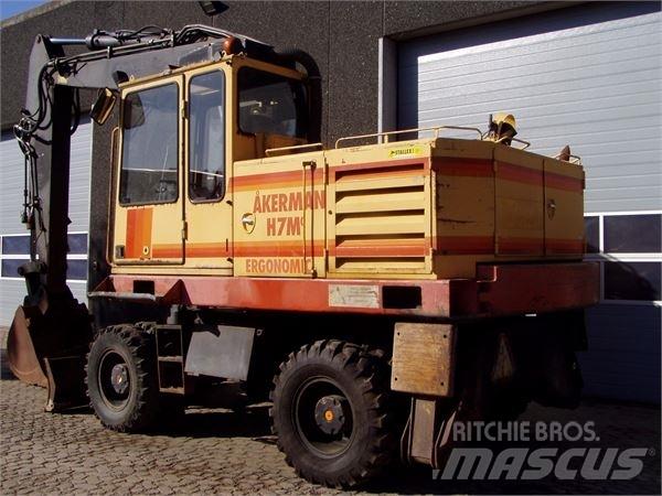 Åkerman H7MC Pelle sur pneus