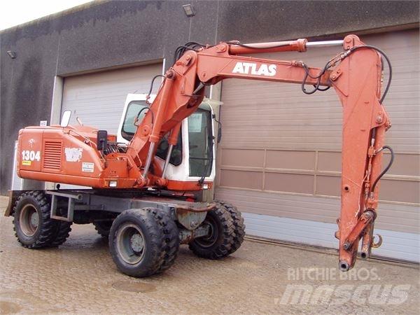 Atlas 1304M Pelle sur pneus