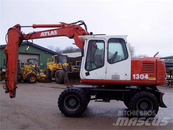 Atlas 1304M Pelle sur pneus