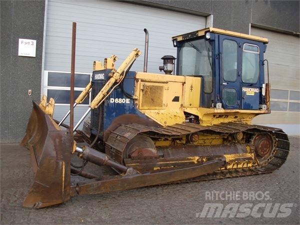 Hanomag D680E Bouteurs sur chenilles