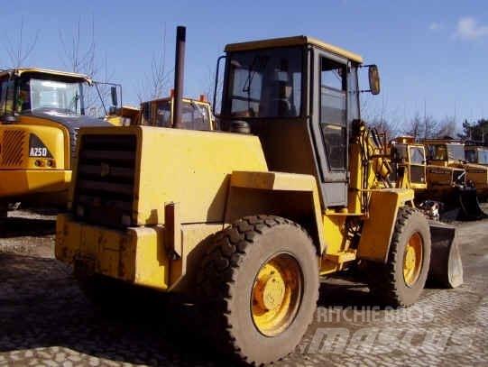 JCB 410 Chargeuse sur pneus