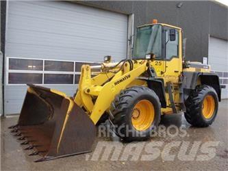 Komatsu WA320 Chargeuse sur pneus