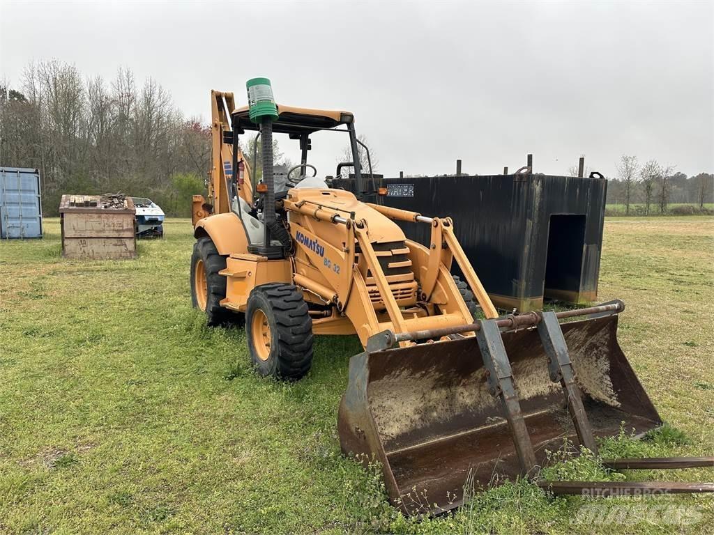 Komatsu WB140 Tractopelle
