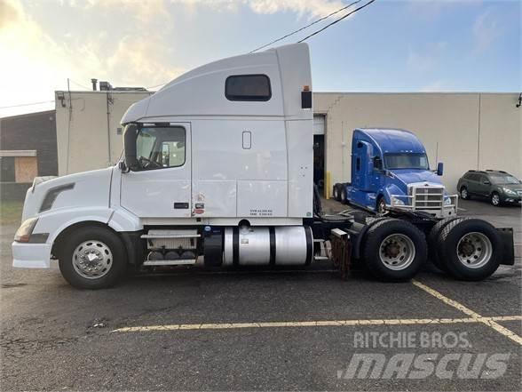 Volvo VNL64T670 Tracteur routier