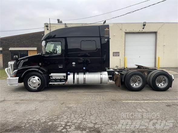Volvo VNL64T730 Tracteur routier