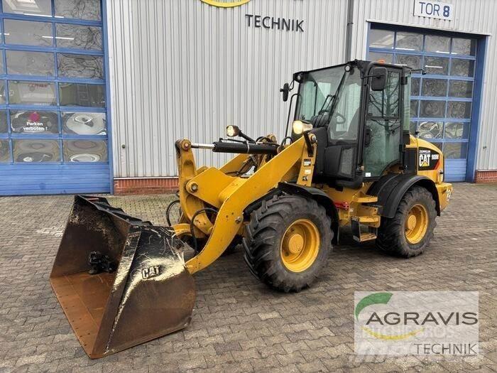 CAT 908 Chargeuse sur pneus