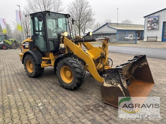CAT 908 Chargeuse sur pneus