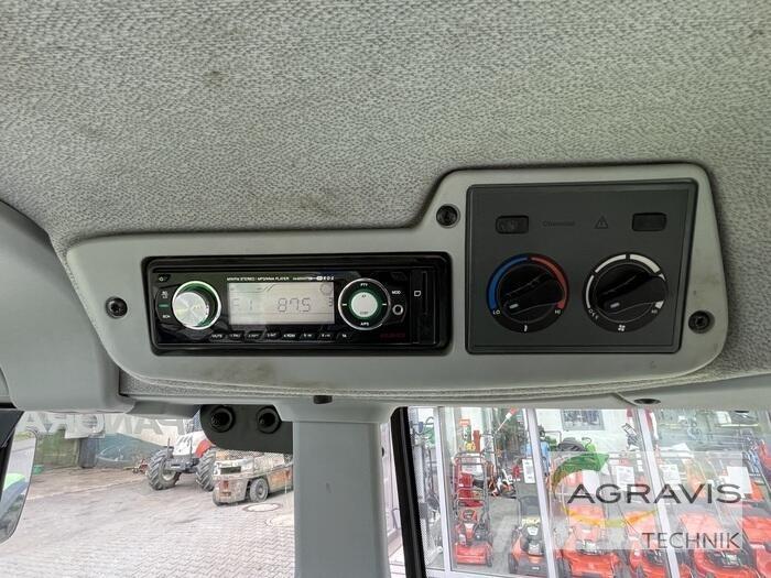 CLAAS ARION 420 Tracteur
