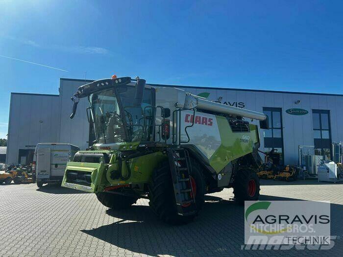 CLAAS TRION 650 Moissonneuse batteuse