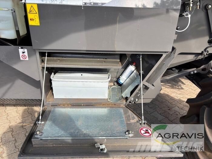 CLAAS TRION 650 Moissonneuse batteuse